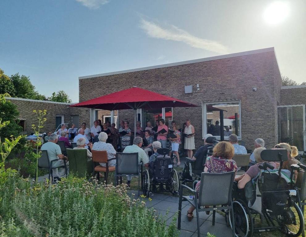 Zomeravondconcert in de binnentuin van Panhuys